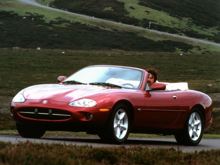  Jaguar XK8 Convertible 1996 года  (фото 15 из 21)